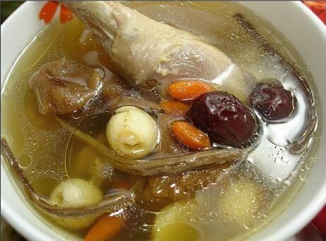 产妇炖鸡汤的做法 一碗好的汤能提高产妇的免疫力