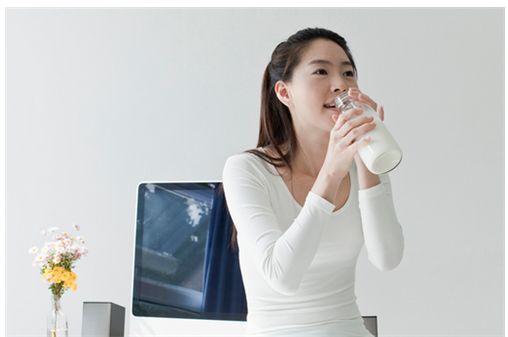 什么时间喝牛奶最好 喝牛奶时我们需要注意什么
