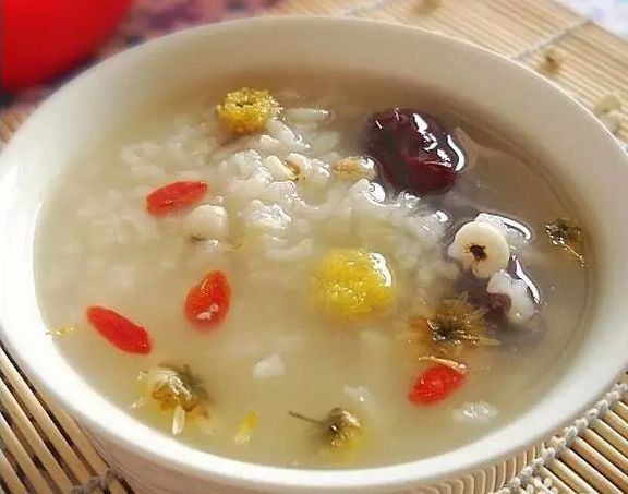 养生粥食谱 红枣菊花粥的好处及做法介绍