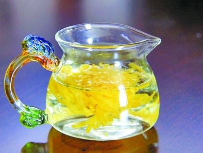 爱喝菊花茶的朋友知道菊花茶功效有哪些吗