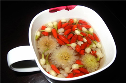 增强免疫力 菊花枸杞茶的做法和功效作用介绍