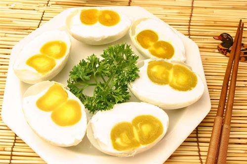 如何腌制咸鸭蛋 鸭蛋有哪些食疗价值