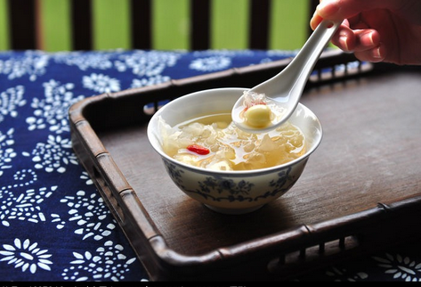 银耳莲子汤的作用  怎样做银耳莲子汤才好吃