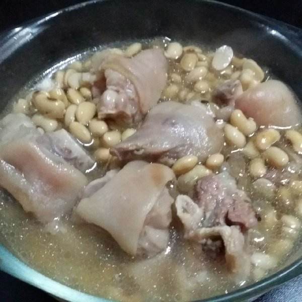 美容食补汤品 黄豆炖猪蹄汤的做法 