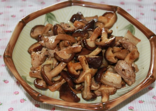 炒蘑菇的做法 蘑菇有强身补虚之功效