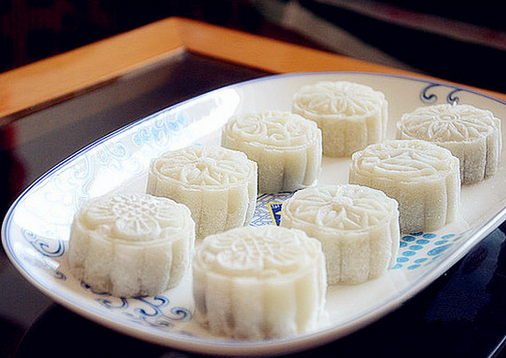 冰皮月饼的做法 冰皮月饼是传统中国中秋节食品