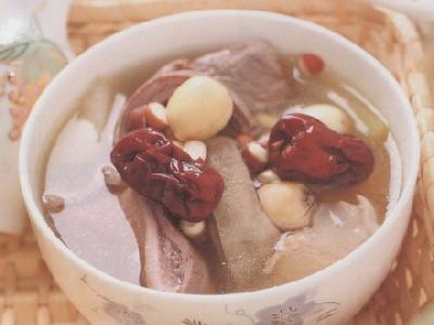 猪肚汤的做法  经常便秘者不宜过多食用