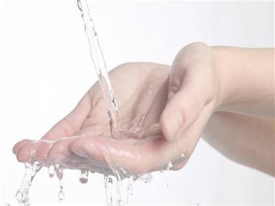 正确的洗手方法让的你手部不再受细菌