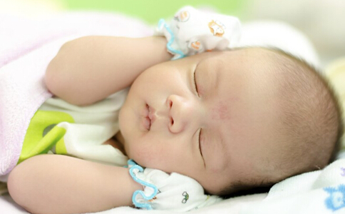 宝宝睡觉不踏实 几个因素导致宝宝睡不踏实
