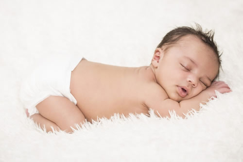 新生儿不爱睡觉 父母们知道什么原因吗