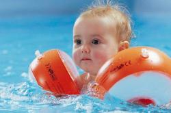 婴儿游泳注意事项有哪些 婴儿游泳的好处介绍
