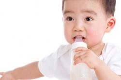 嬰兒不愛喝水怎麼辦，媽媽們該注意些什麼