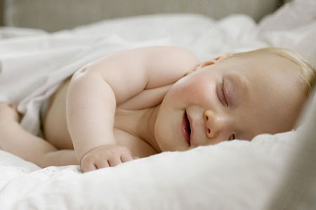 婴儿睡觉时打呼噜 宝宝打呼噜的常见4大原因