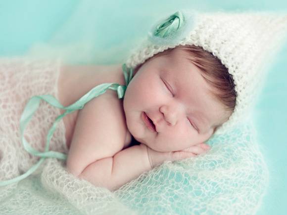 宝宝睡觉出汗多的原因 分生理性和病理性出汗
