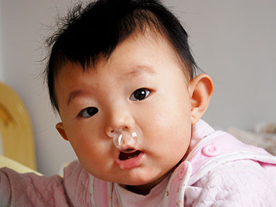 婴儿鼻塞流鼻涕怎么办 掌握妙招轻松应对