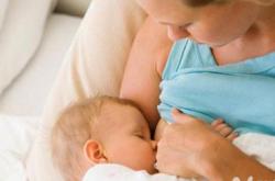 嬰兒吃奶睡覺 寶寶邊吃奶邊睡的危害