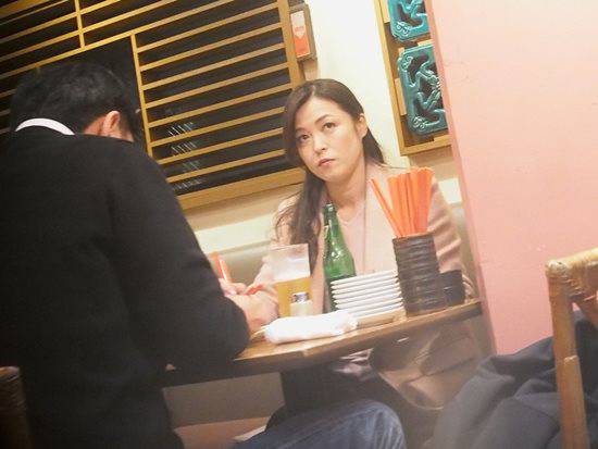 日本女演员低调节俭 与丈夫在平价饭店约会