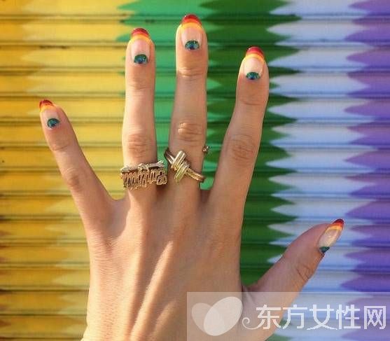 夏日美甲图案大分享 指尖上的色彩碰撞