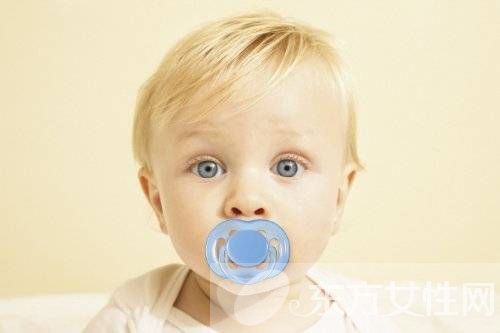 婴儿用安抚奶嘴好吗?揭密安抚奶嘴的优缺点