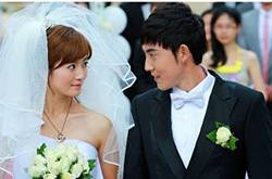 李佳航和李晟的婚纱照曝光 揭秘两人4年恋爱始末