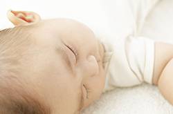 婴儿湿疹腹泻怎么办 过量喂养可能引起湿疹