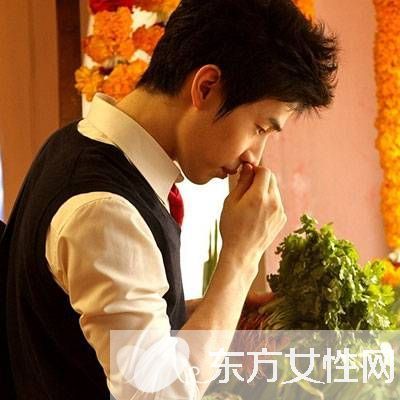 男色食色双重诱惑 Henry花样卖狗粮