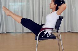 辦公室瑜伽鍛煉教程圖解 消除疲勞保持好身材