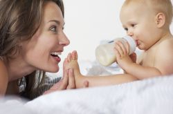 4个月宝宝吃奶量应该是多少  揭秘宝宝喝奶的四大误区