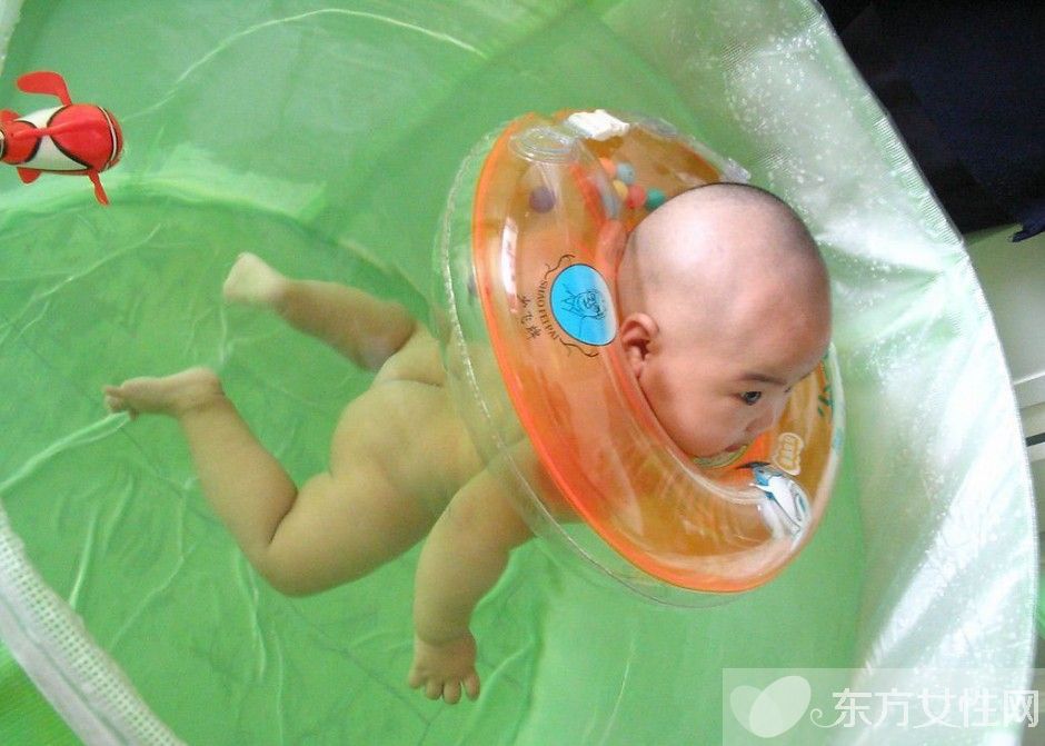 婴儿游泳的好处有哪些 新手爸妈必看
