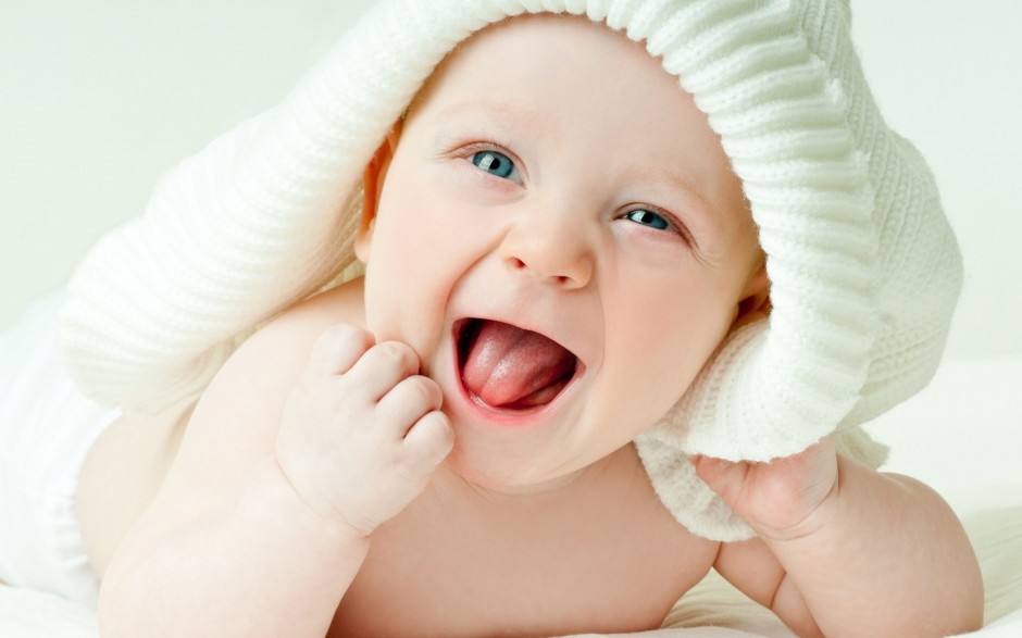 婴儿吃手怎么办? 婴儿吃手的主要的原因是什么?