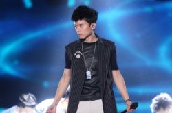 张杰芒果跨年演唱会 十年经典一次全奉上