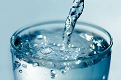 纯净水的危害有哪些 纯净水和矿泉水的区别