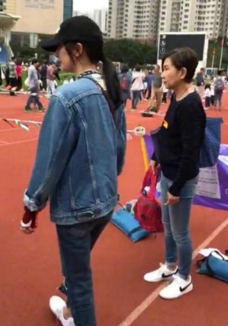 杨幂刘恺威带小糯米参加校运会 这一次终于不被说离婚了