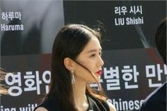 刘诗诗凭借这几张照片惊艳了韩国网友 烈焰红唇