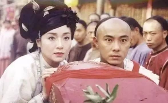 她是首代黄蓉当红被骗婚当妾 再婚获周星驰当伴郎越活越冻龄