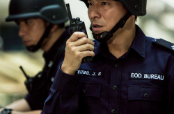 《拆弹专家》最新预告曝光 强大卡司与你不见不