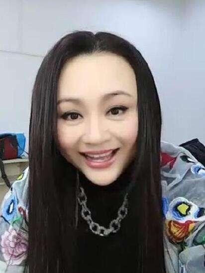 直播是比央视还可怕的照妖镜 曹颖脸变形戚薇素颜像变了个人