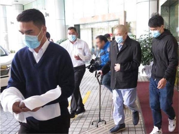 刘銮雄称现在有一百个美女也无动于衷 大学时就有过几个女人