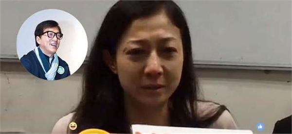 吴绮莉流泪控诉成龙没给过小龙女半毛钱 网友却一边倒骂她