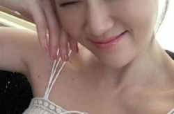 陈乔恩深V裙秀身材 晒晒更健康！