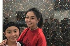 邱淑贞15岁女儿近照曝光 美是美但比起妈妈来还