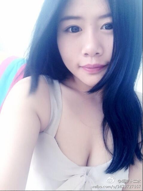 姜至鹏出轨对象撞脸凤姐拉低小三颜值 大尺度照被批低俗