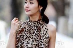 豹纹打底衫搭配，穿出你的时尚狂野