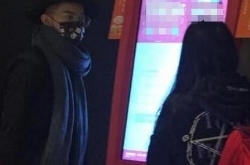 汪东城看电影被偶遇 不会用取票机模样好呆萌！