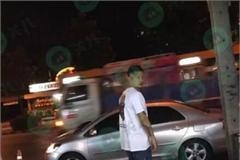 网友泰国偶遇余文乐有漂亮女生同行 还被曝洗了