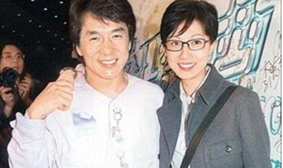 吴绮莉流泪控诉成龙没给过小龙女半毛钱 网友却一边倒骂她