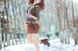 女子寒冬穿裙赴约，不合时宜的爱美终酿苦果