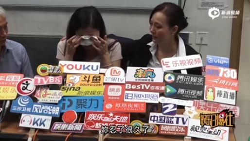 吴绮莉流泪控诉成龙没给过小龙女半毛钱 网友却一边倒骂她