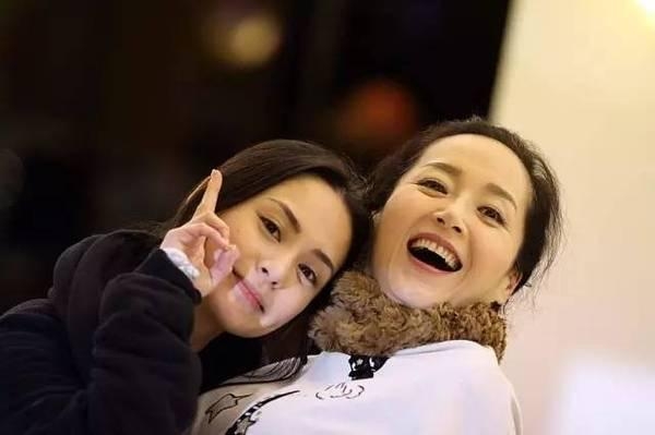 她是首代黄蓉当红被骗婚当妾 再婚获周星驰当伴郎越活越冻龄