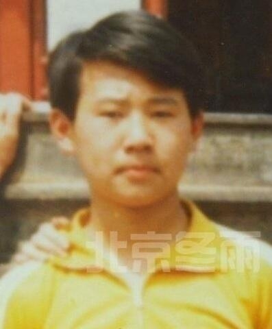 郭德纲年轻旧照竟撞脸林俊杰 网友：这是JJ被黑得最惨的一次